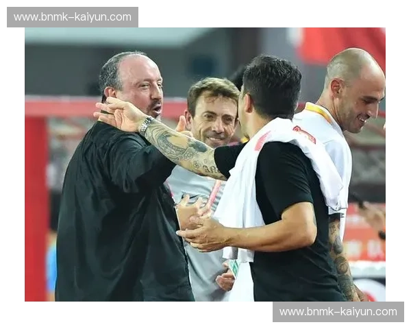 绿茵江湖的冰与火：恒大与绿城的宿命对决，谁才是中国足球的灵魂注脚？